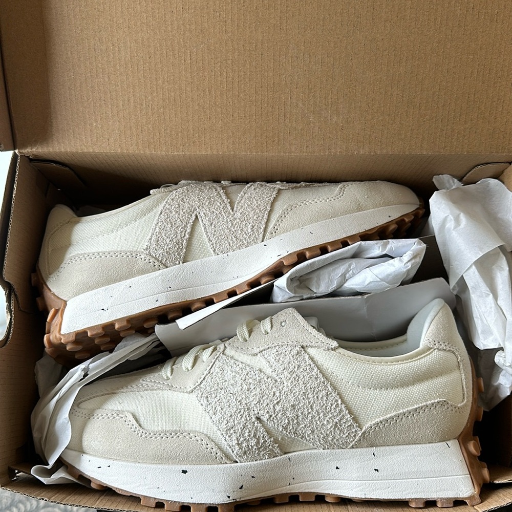 New Balance 327